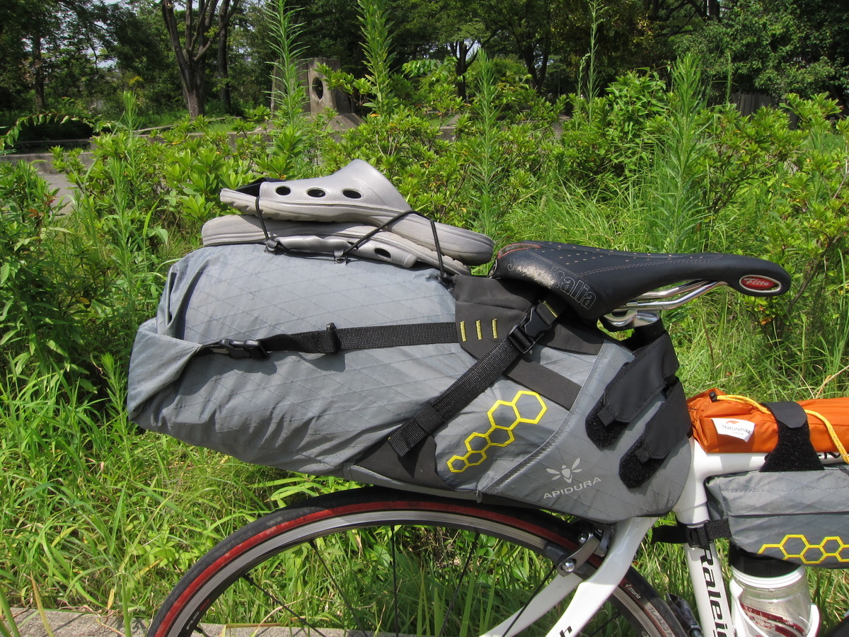 ロードバイク 自転車 サイクル サドルバッグ APIDURA キャンプ アウト-